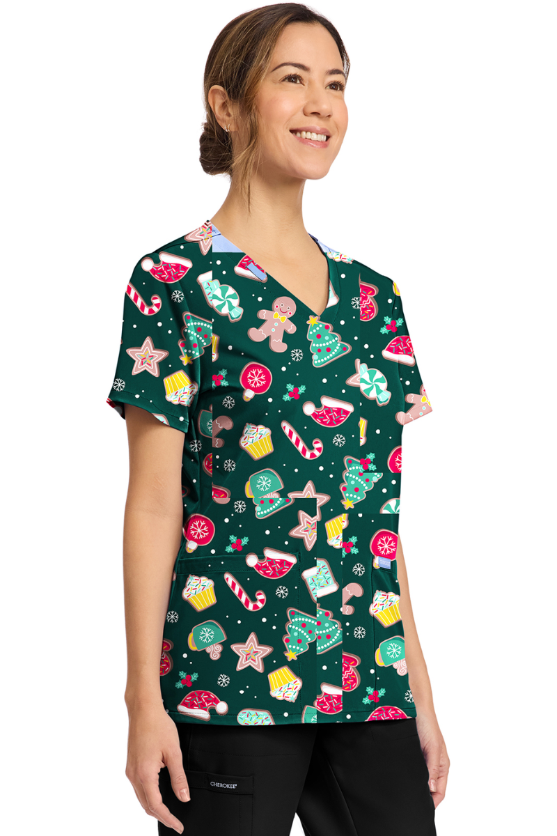 Filipina Mujer Cherokee Prints Navidad Mod. CK856 WFSA Waiting For Santa