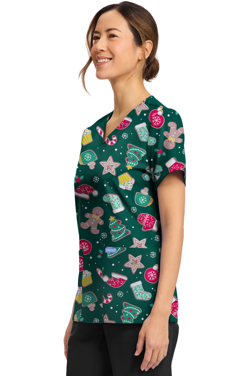 Filipina Mujer Cherokee Prints Navidad Mod. CK856 WFSA Waiting For Santa